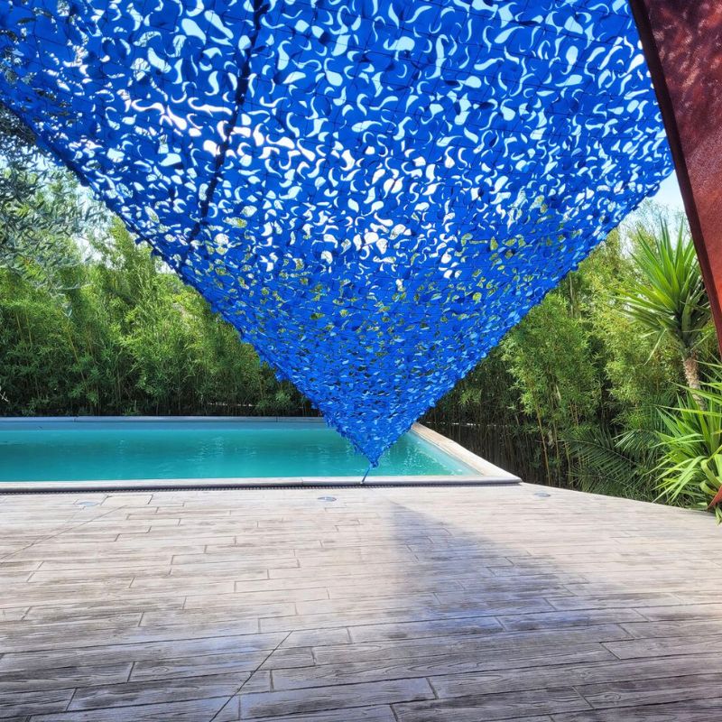 Voile d'ombrage camouflage triangulaire bleu
