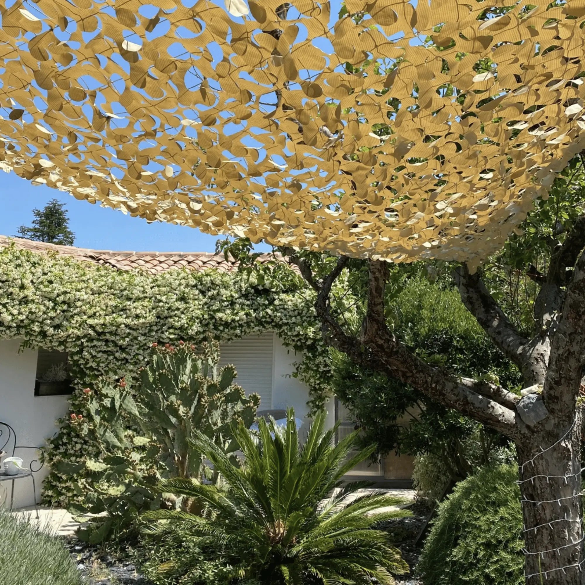 Voile d'ombrage camouflage triangulaire sable