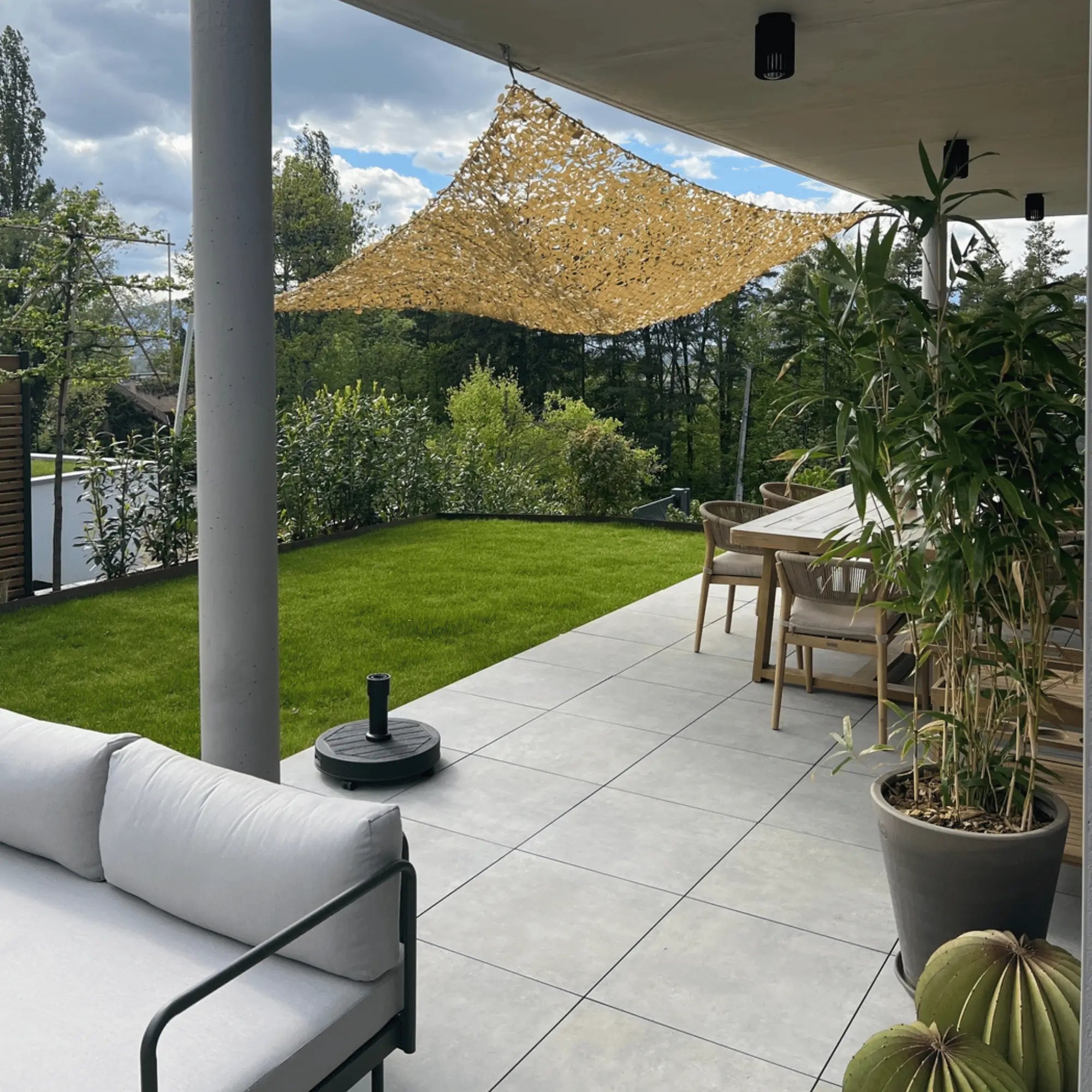 Voile d'ombrage camouflage triangulaire sable